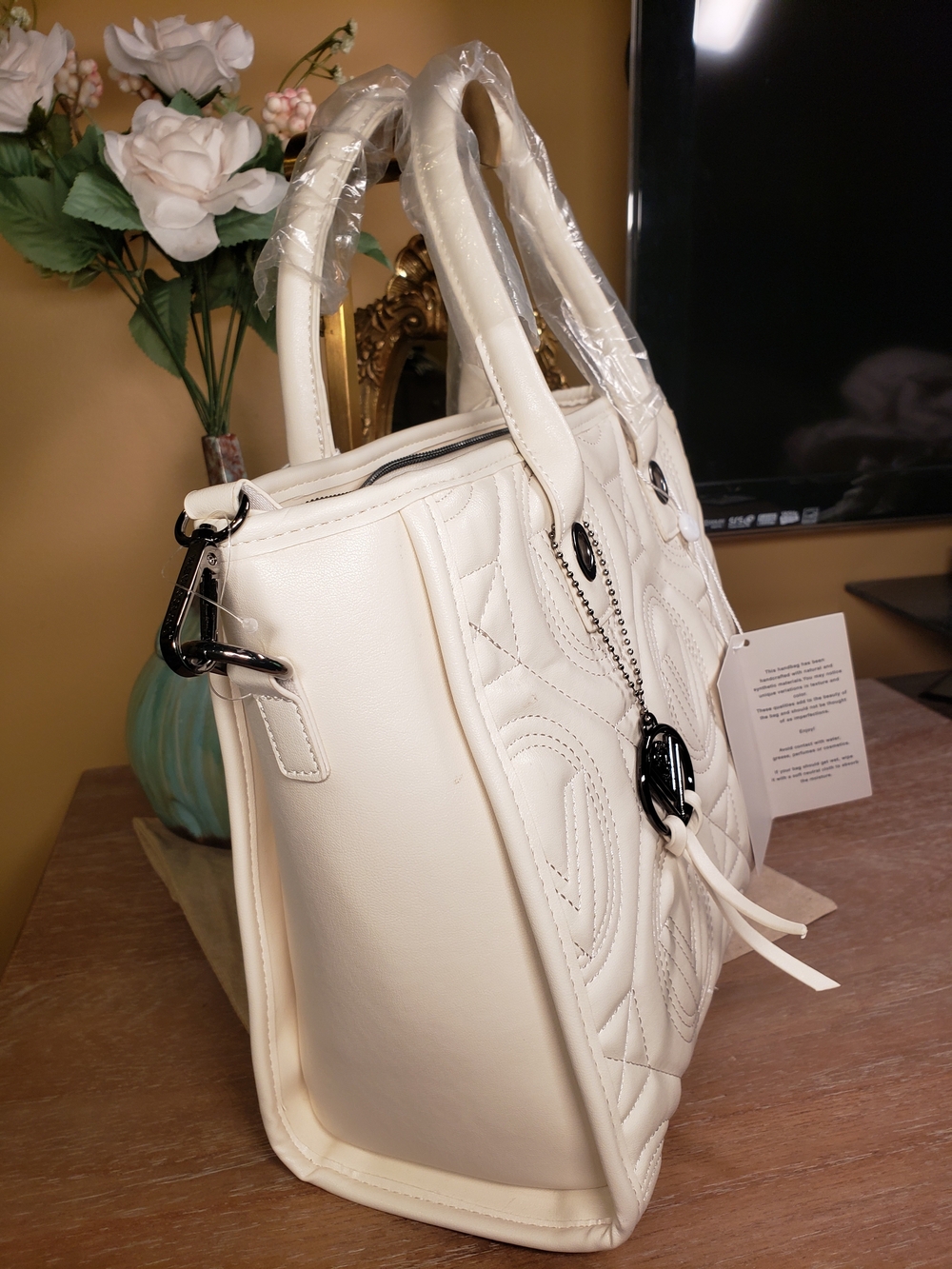 Valentino Orlandi Quilted Cream Tote w/ Pouch, Crossbody & Logo Charm NWT! $359 - Picture 10 of 14